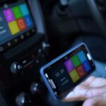 ¿Sabes cómo duplicar tu teléfono celular en el auto?-Compruébalo